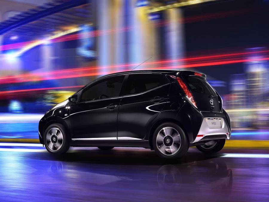  Toyota Aygo x-clusiv 5-Door 2014 года  (фото 4 из 10)